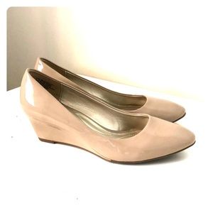 Nude Bandolino Wedges